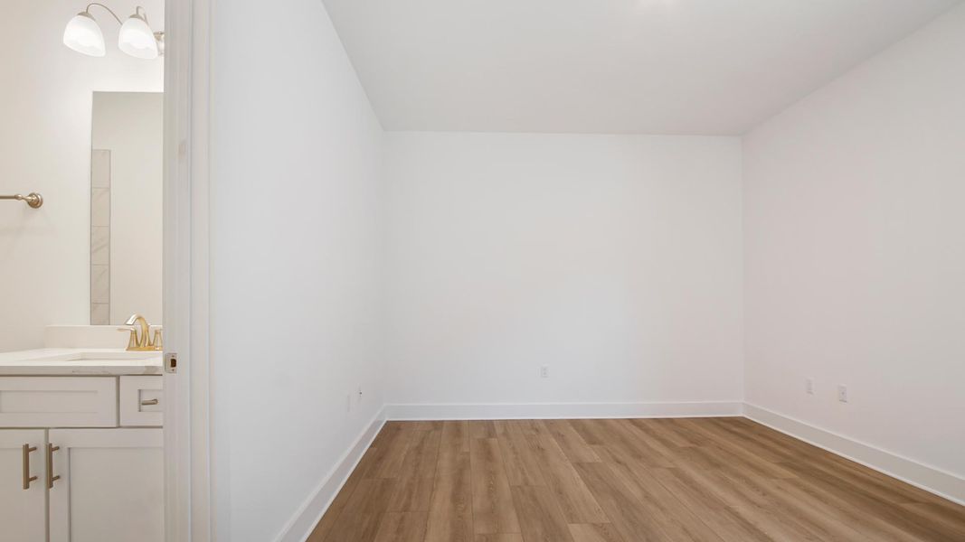 Spacious, unfurnished interior of a new home in Breakfast Point East Phase II, Panama City Beach (Image 24).