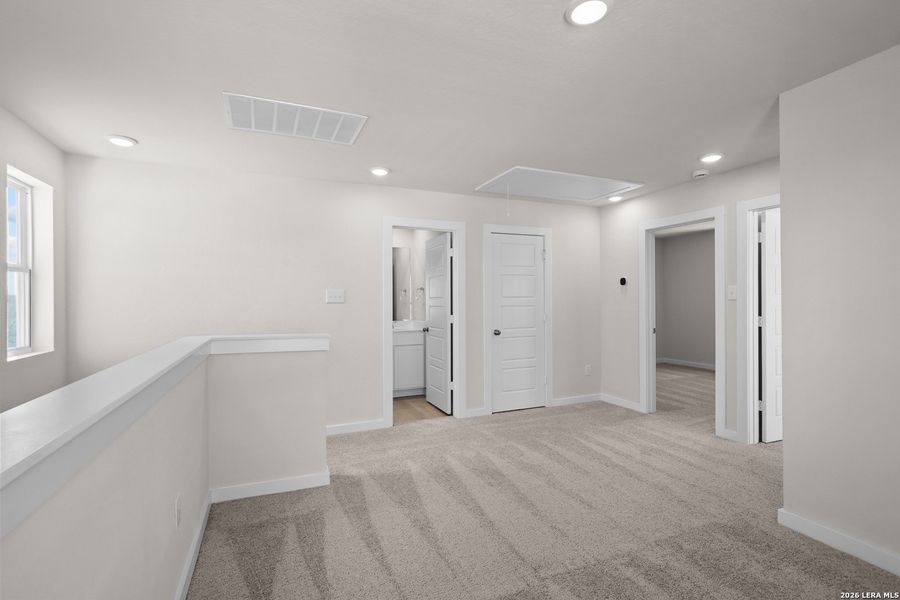 Spacious, unfurnished interior of a new home in Summerlin, San Antonio (Image 27).