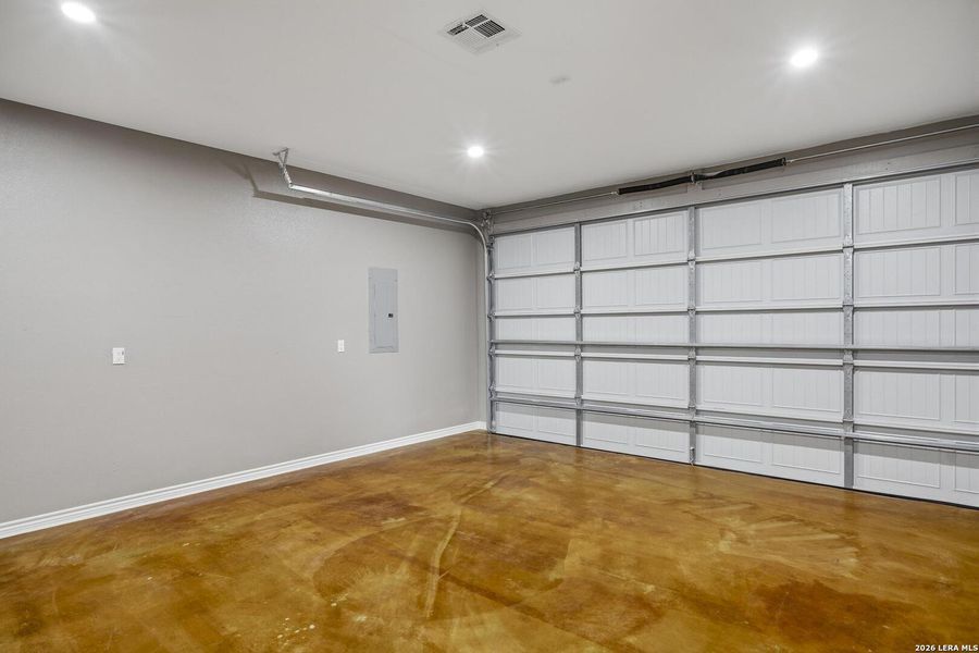 Spacious, unfurnished interior of a new home in , San Antonio (Image 25).