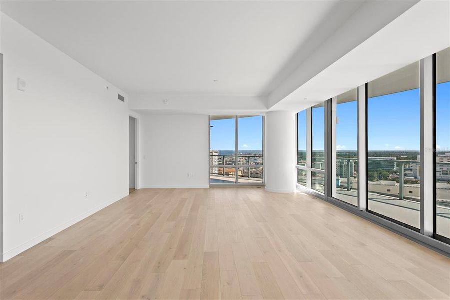 Spacious, unfurnished interior of a new home in , St. Petersburg (Image 31). Spacious, unfurnished interior of a new home in , St. Petersburg (Image 31).