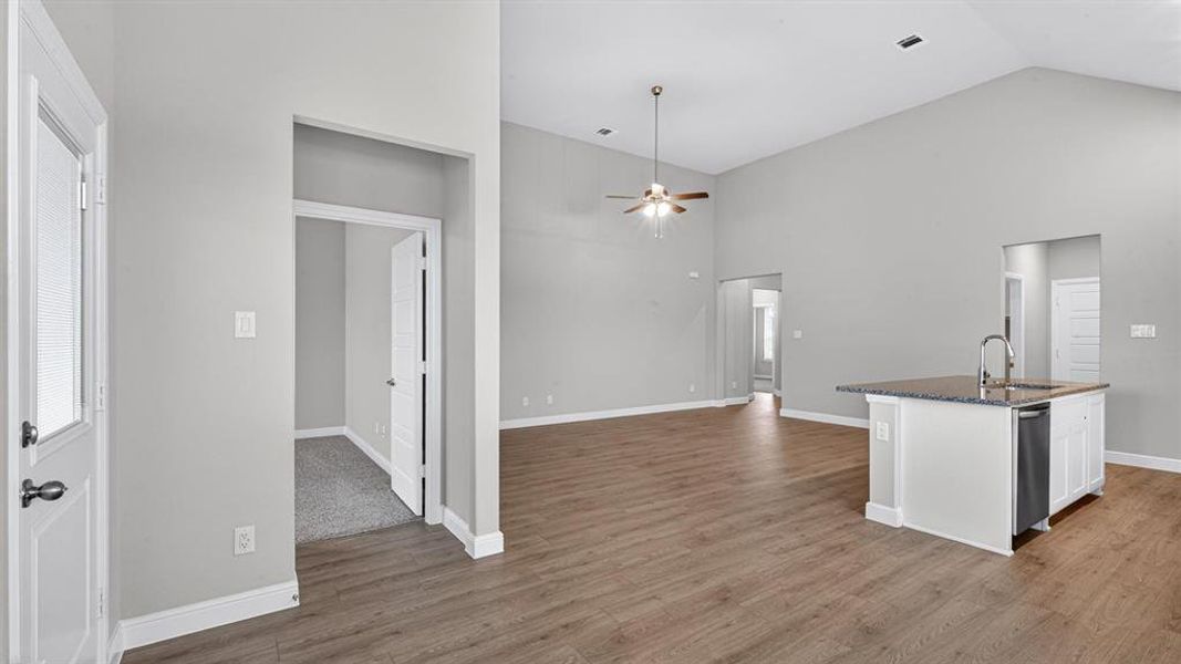 Spacious, unfurnished interior of a new home in Treeline, Justin (Image 14).