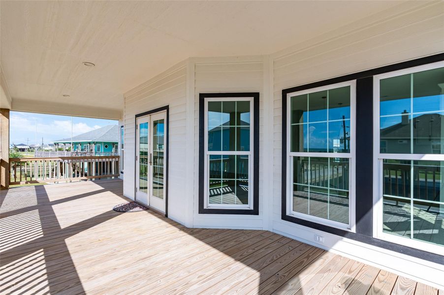 Exterior details and patio area of a home in , Bolivar Peninsula (Image 29).