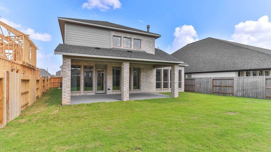 Exterior details and patio area of a home in Grange, Katy (Image 2).