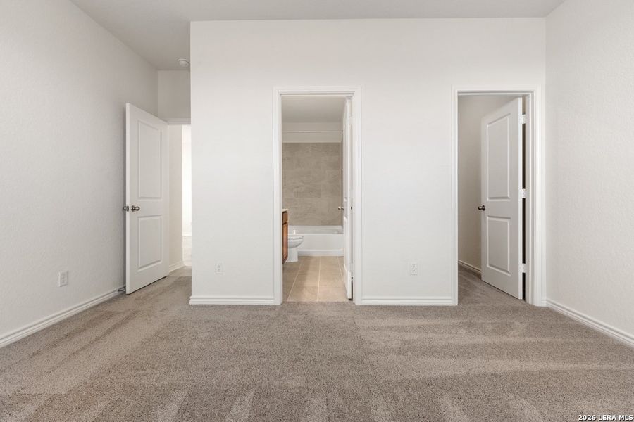 Spacious, unfurnished interior of a new home in Woodside Farms, Seguin (Image 24).