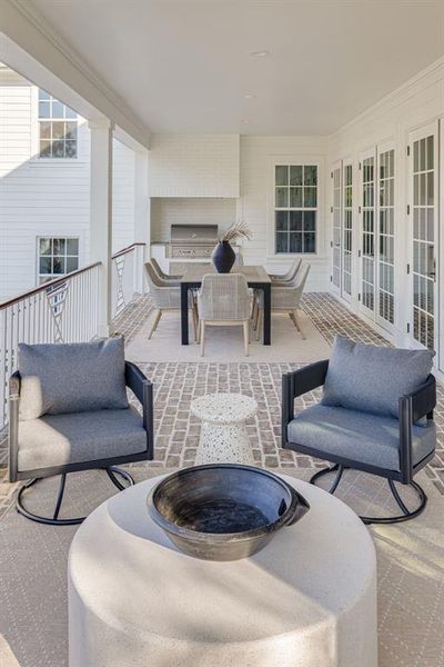 Exterior details and patio area of a home in , St. Petersburg (Image 42).