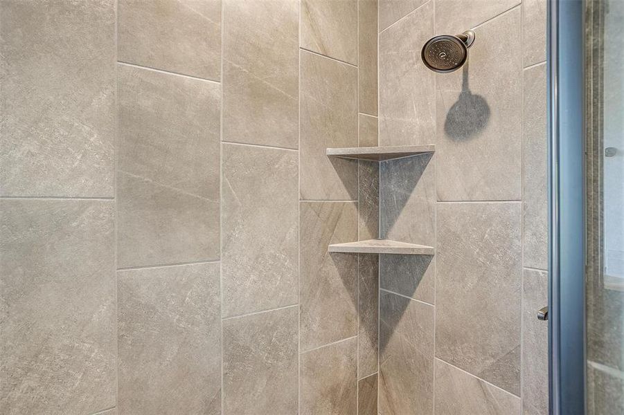 Room details with a tile shower