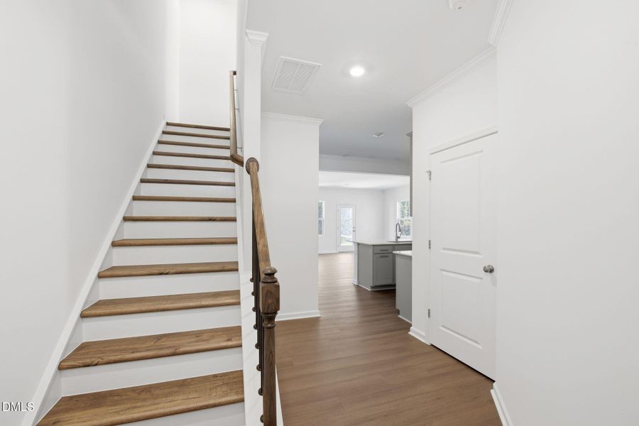 SUN_StellaView_Pic_Coleman_QMI_137_Foyer
