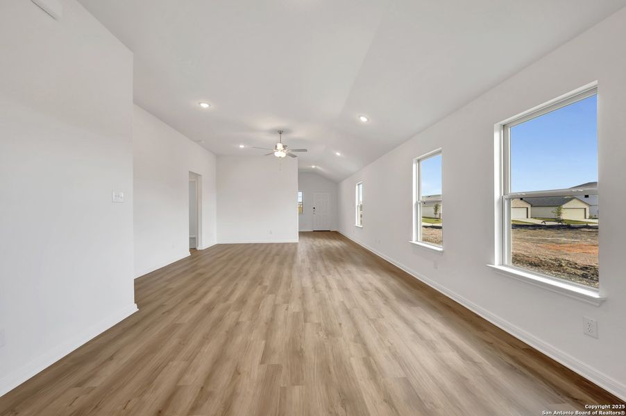 Spacious, unfurnished interior of a new home in Park Place, New Braunfels (Image 28).