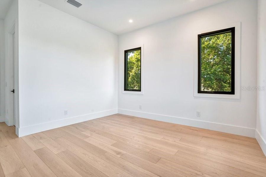 Spacious, unfurnished interior of a new home in , Windermere (Image 30).