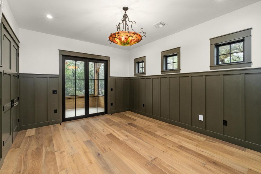Spacious, unfurnished interior of a new home in , Dripping Springs (Image 24).