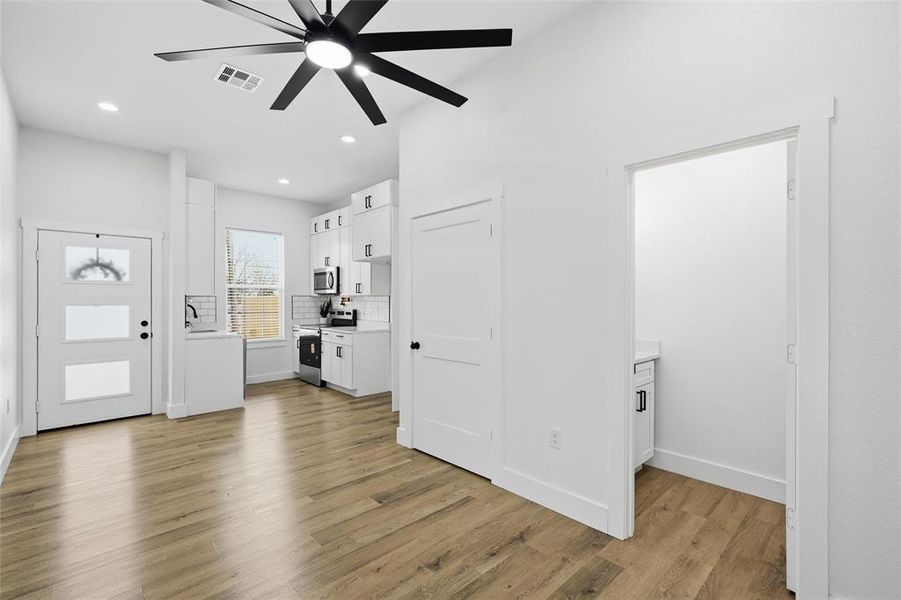 Spacious, unfurnished interior of a new home in , Waco (Image 11).