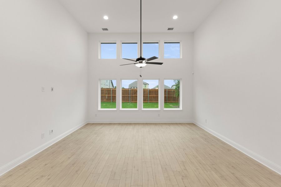 Representative unfurnished interior of a home built from the Honor by Rockwell Homes in Creekside, Royse City (Image 63).