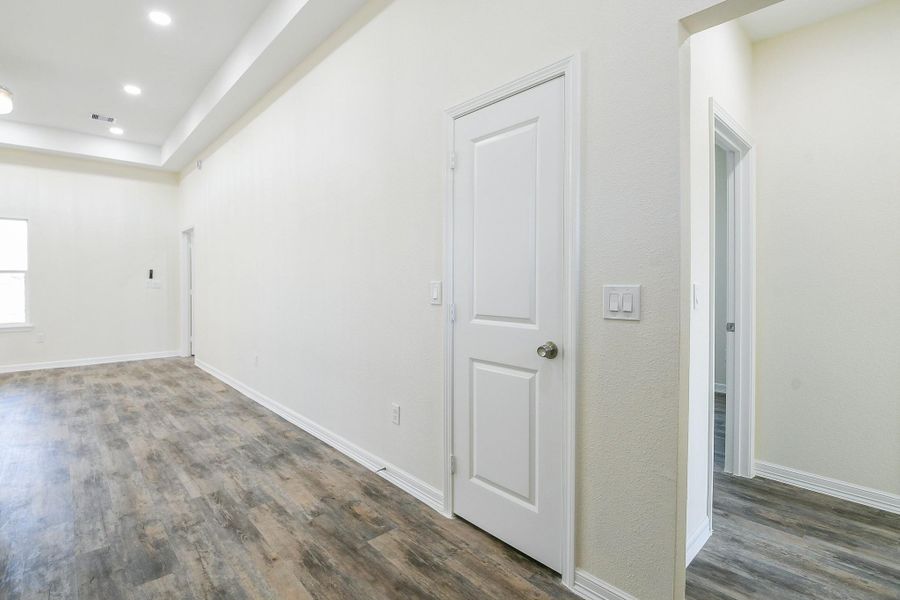 Spacious, unfurnished interior of a new home in , Galena Park (Image 42).