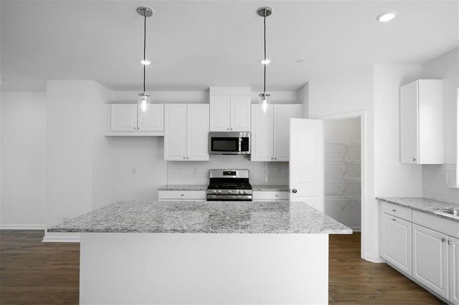 Furnished interior view inside a new home in Hampton Trace, Marietta (Image 7).