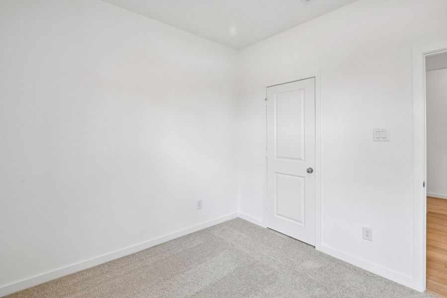Spacious, unfurnished interior of a new home in Raburn Reserve 50s, Tomball (Image 30).