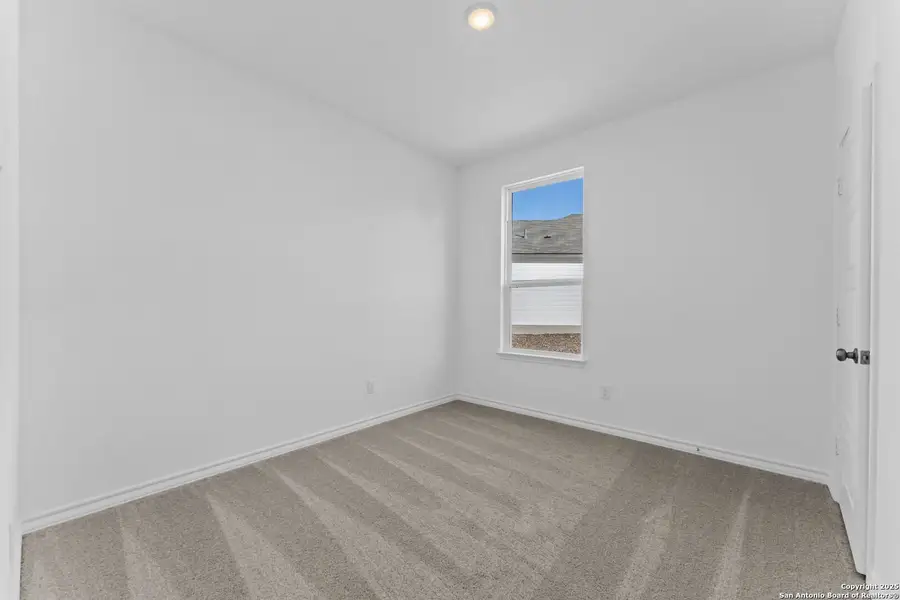 Spacious, unfurnished interior of a new home in Meadows at Clear Springs, New Braunfels (Image 10).