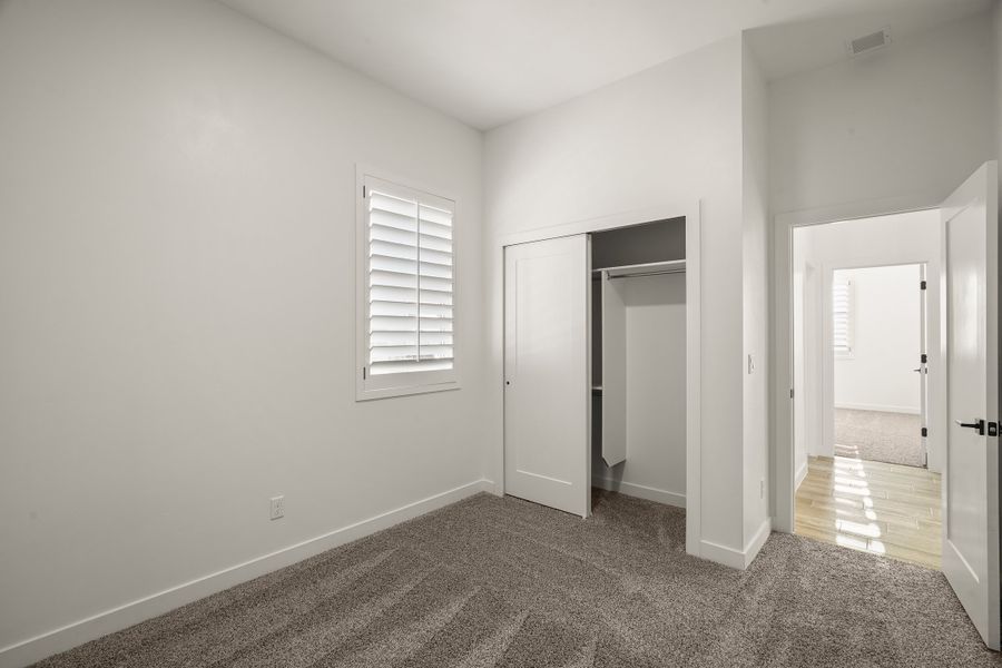 Spacious, unfurnished interior of a new home in Tierra Del Este 91, El Paso (Image 28). Spacious, unfurnished interior of a new home in Tierra Del Este 91, El Paso (Image 28).