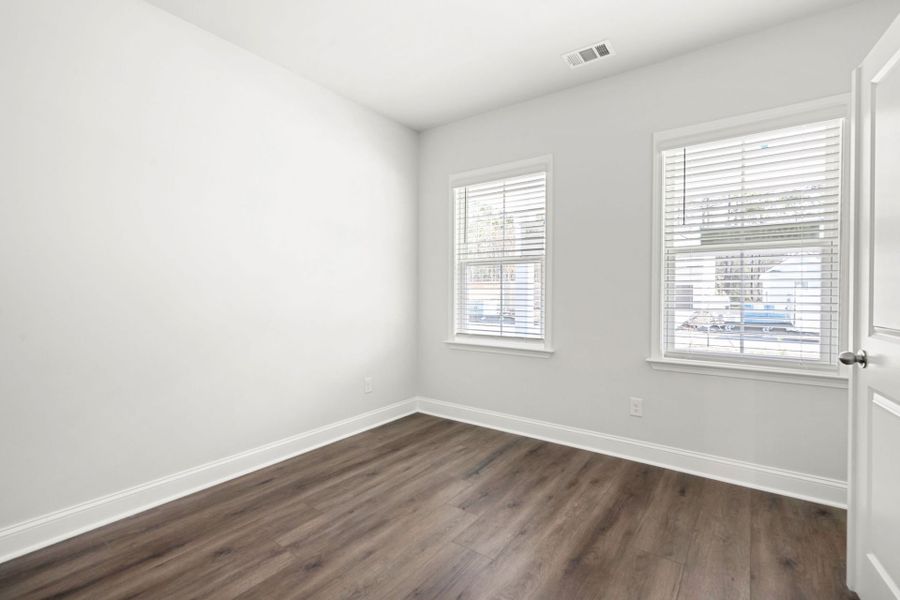 Spacious, unfurnished interior of a new home in Waterways, Richmond Hill (Image 21).