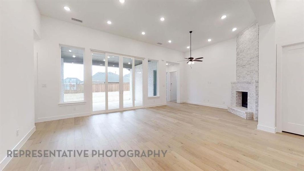 Spacious, unfurnished interior of a new home in Saddle Star Estates, Rockwall (Image 15).