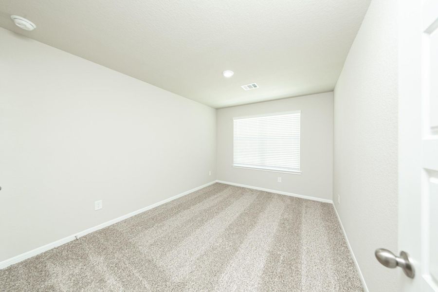 Spacious, unfurnished interior of a new home in Mackenzie Creek, Conroe (Image 17). Spacious, unfurnished interior of a new home in Mackenzie Creek, Conroe (Image 17).