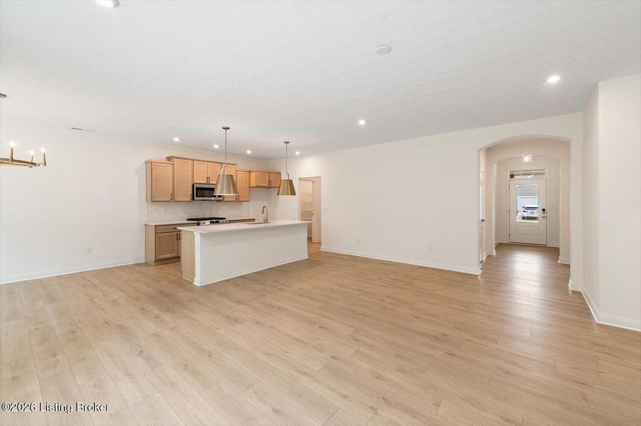 Spacious, unfurnished interior of a new home in Vista Hills, Louisville (Image 13).