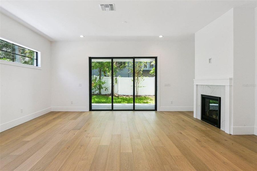 Spacious, unfurnished interior of a new home in , Tampa (Image 15).