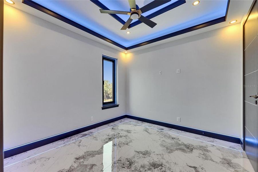 Spacious, unfurnished interior of a new home in , Apollo Beach (Image 19).