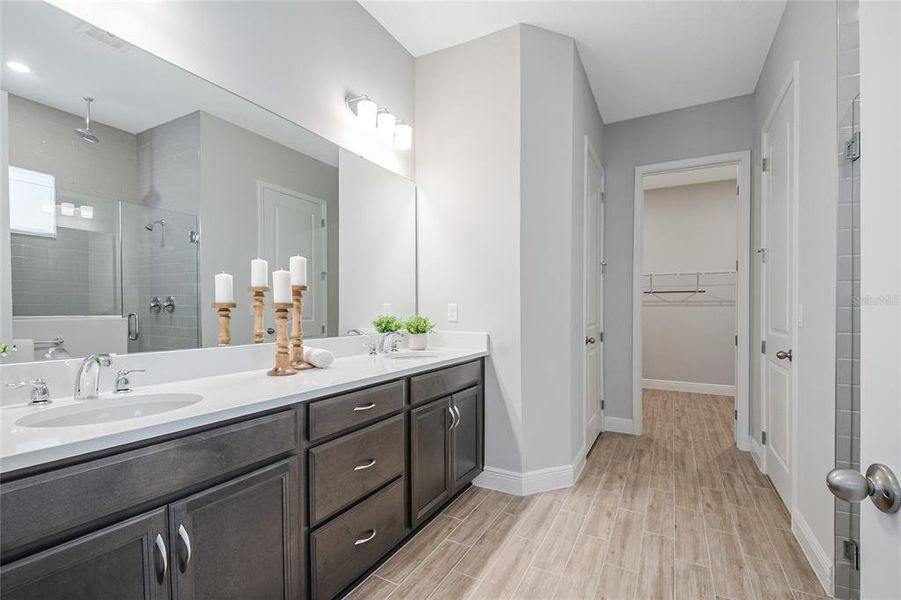 Furnished interior view inside a new home in , Orlando (Image 38).