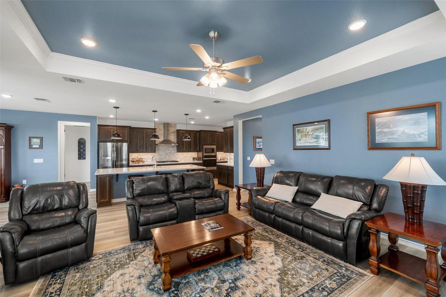 There is crown molding around the tray ceiling.