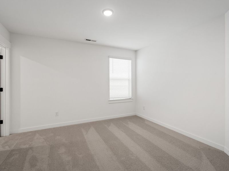 Spacious, unfurnished interior of a new home in Carellton, Gallatin (Image 46).