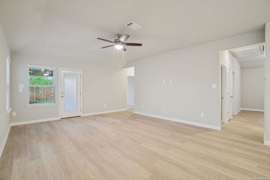 Spacious, unfurnished interior of a new home in Sagebrooke - Premier Series, San Antonio (Image 33).