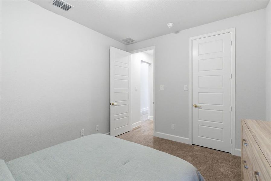 Spacious, unfurnished interior of a new home in Sweetgrass, Haslet (Image 21).