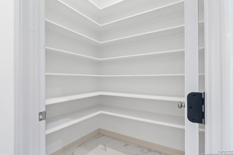 Spacious, unfurnished interior of a new home in , Uvalde (Image 30).