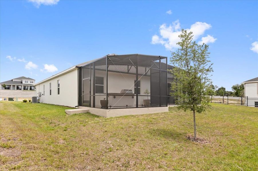 Exterior details and patio area of a home in , Apopka (Image 26).