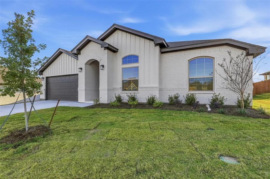 Front exterior of a new home in Stoneview, Glen Rose, TX, highlighting curb appeal (Image 1). Front exterior of a new home in Stoneview, Glen Rose, TX, highlighting curb appeal (Image 1).