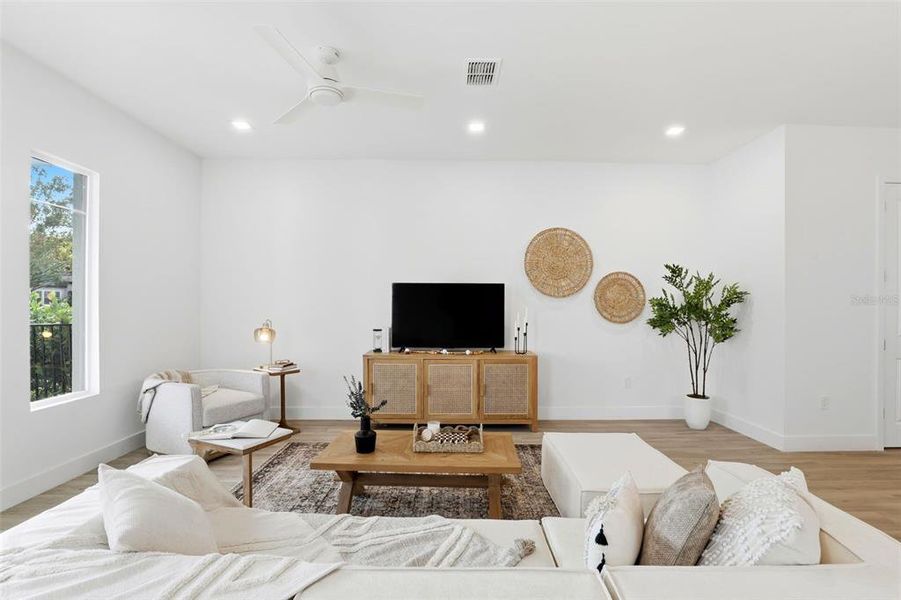 Furnished interior view inside a new home in , Orlando (Image 5).