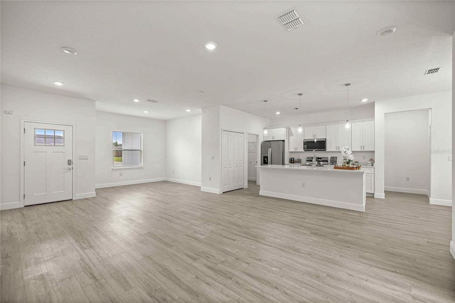 Spacious, unfurnished interior of a new home in , Ocala (Image 26).