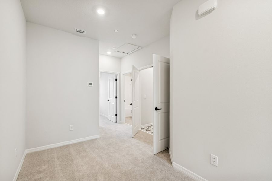 Spacious, unfurnished interior of a new home in Baldwin Crossing 16', Orlando (Image 16).