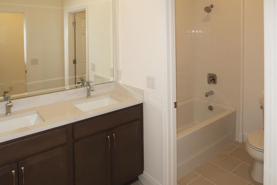 Furnished interior view inside a new home in Ridgeview, Clermont (Image 18).