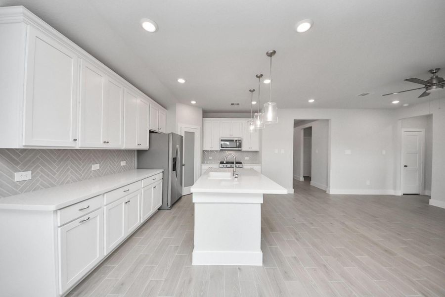 Furnished interior view inside a new home in Laurel Landing: Landmark Collection, Alvin (Image 10).