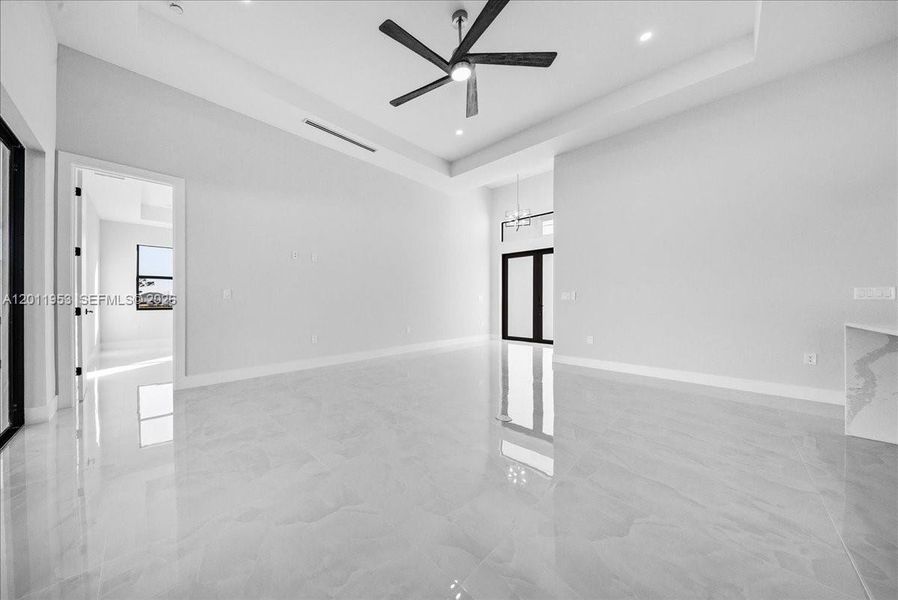Spacious, unfurnished interior of a new home in , Cape Coral (Image 28).