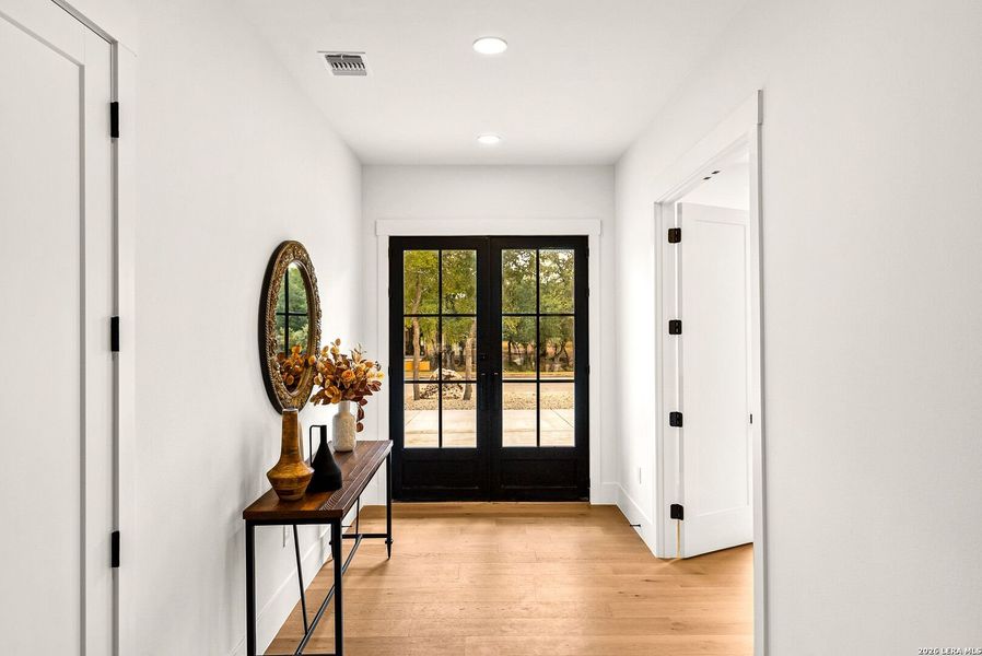 Furnished interior view inside a new home in , Boerne (Image 19).