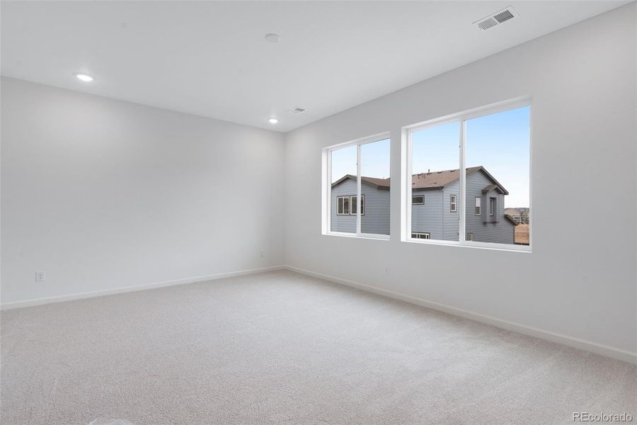 Spacious, unfurnished interior of a new home in Reunion, Commerce City (Image 29).