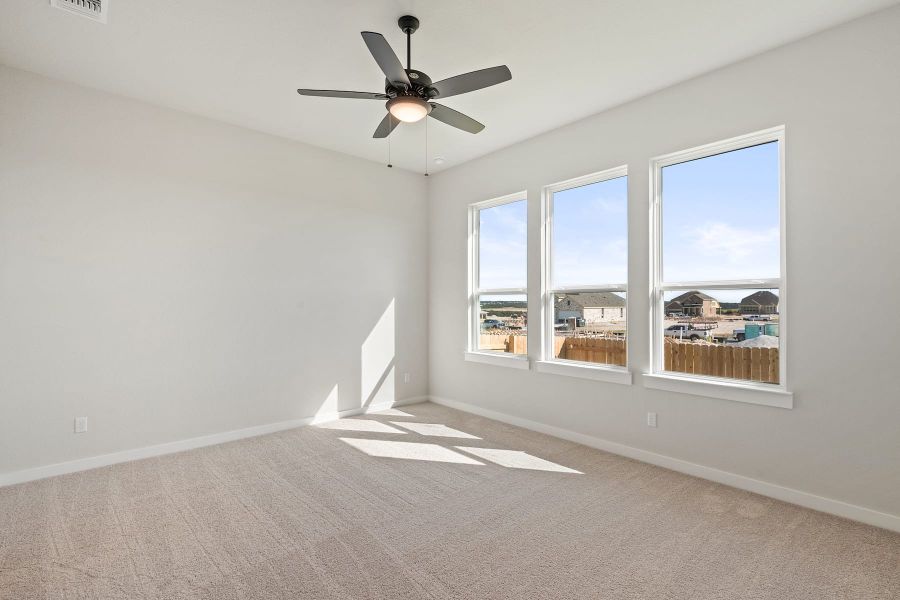 Spacious, unfurnished interior of a new home in Lariat, Liberty Hill (Image 30).