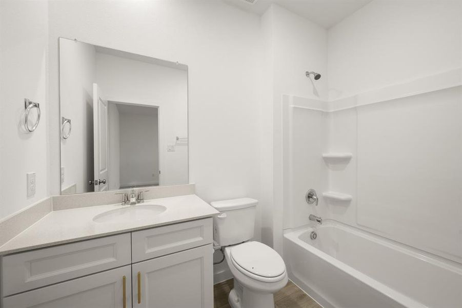 15_7625 Dakota- Bathroom-1