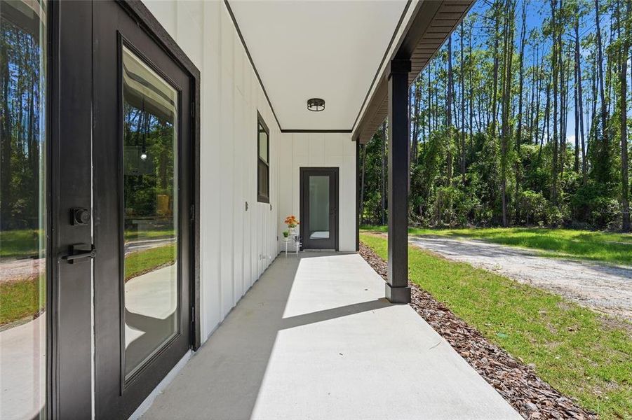 Exterior details and patio area of a home in , High Springs (Image 21). Exterior details and patio area of a home in , High Springs (Image 21).
