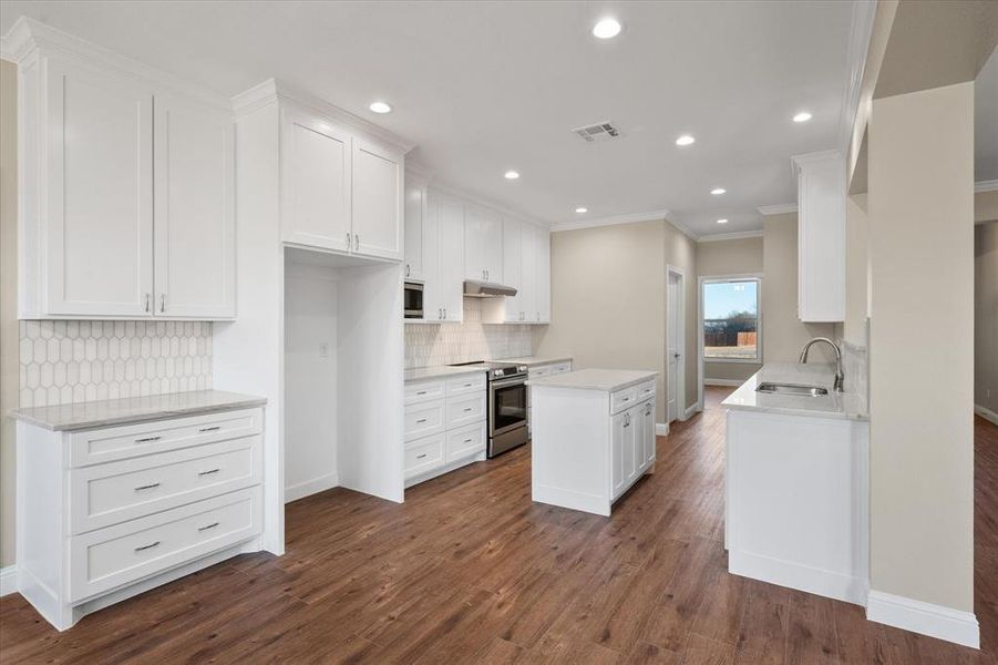 Furnished interior view inside a new home in , Corsicana (Image 11). Furnished interior view inside a new home in , Corsicana (Image 11).