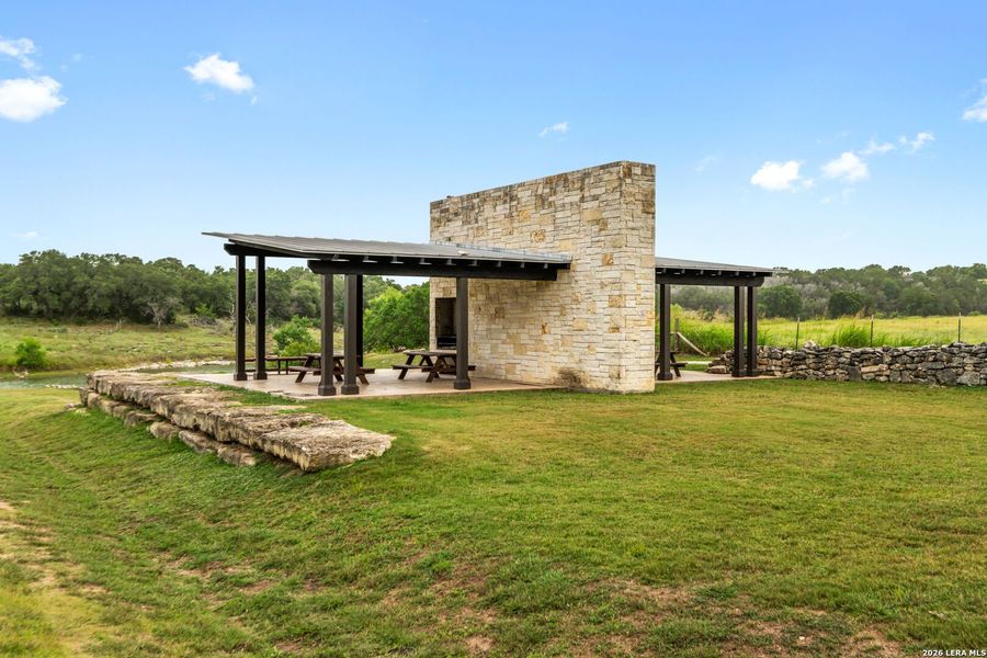 Community amenities in , Fischer (Image 33).