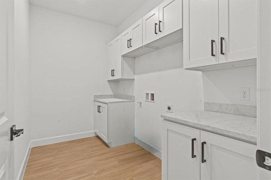 Furnished interior view inside a new home in , Orlando (Image 38).