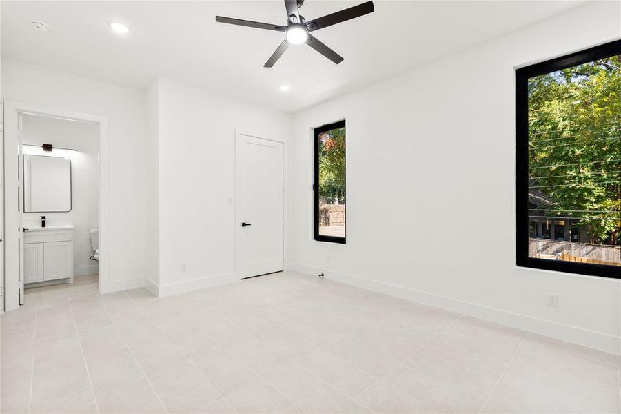 Spacious, unfurnished interior of a new home in , Dallas (Image 22).